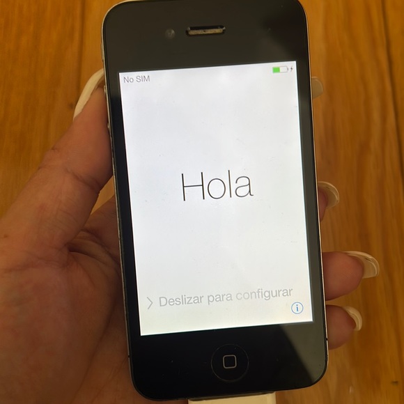 iPhone 4s - Black - 16GB - Picture 1 of 5